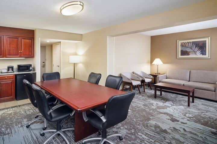 Room 10 of 26